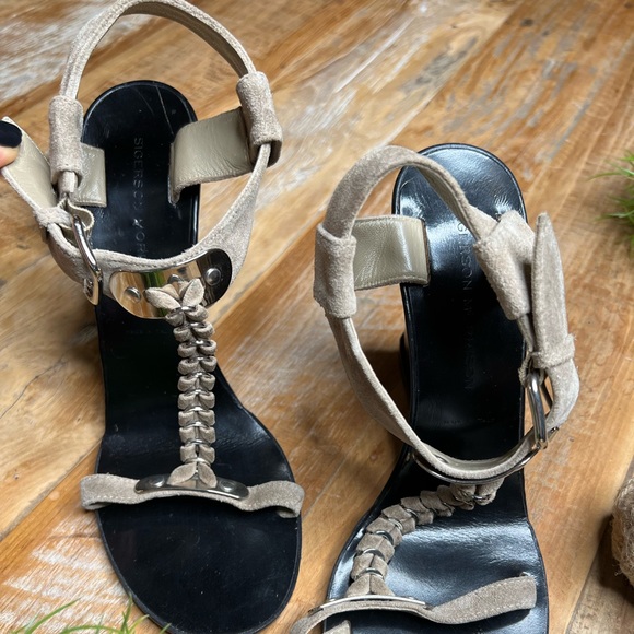 Sigerson Morrison Black Leather T-Strap Wedge Sandals - Picture 3 of 10